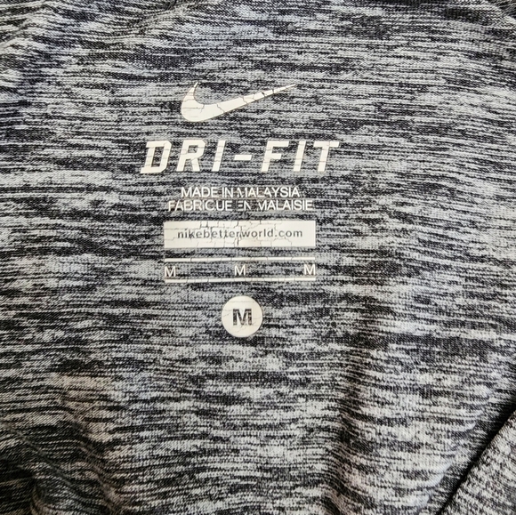 Nike size M Dri fit gray 1/4 zip running top jacket lightweight.  Thumb holes - Picture 11 of 13